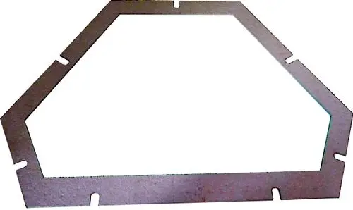 Flachdichtung aus Metall für Abgassammelkasten von Wolf, mit einer offenen Form und Schnittelementen zur Befestigung.
